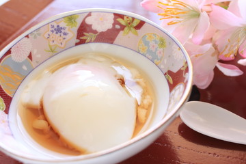 Japanese cuisine, hot spring egg with flower