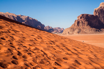 Fototapeta na wymiar Wydmy w Wadi Rum