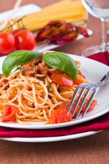 Spaghetti with tuna, cherry tomatoes and capers.