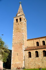 Fototapeta na wymiar Dzwonnica przy Bazylice św Eufemia, Grado, Włochy