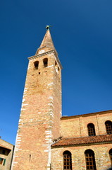 Fototapeta premium Campanile della Basilica di Sant'Eufemia, Grado, Italia