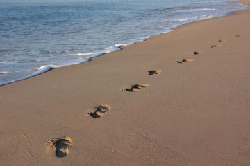 trace de pas sur le sable