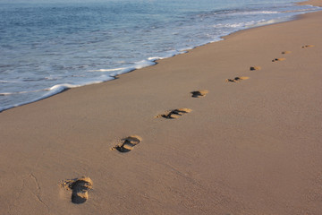 trace de pas sur le sable