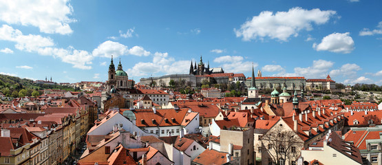Naklejka na ściany i meble Panoramiczny widok na Zamek Praski z Lesser Town Bridge Tower