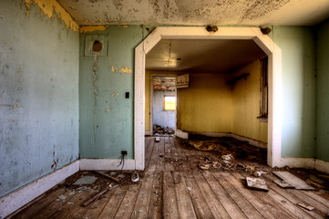 Naklejka premium Interior abandoned house prairie