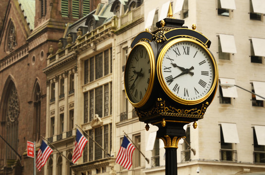Fototapeta Antique Clock and Manhattan Street Scene