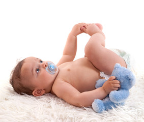joli bébé allongé