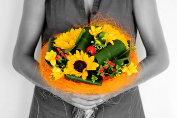 Femme au bouquet © Open Mind Pictures