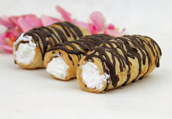 schaumrolle mit Schokoüberzug