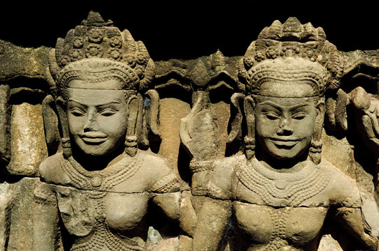 two apsara statues in angkor wat