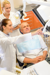 Obraz premium Man patient at dental consultation dentist surgery