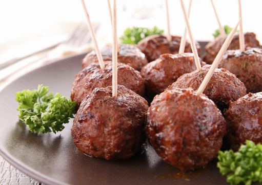 grilled meatballs and parsley