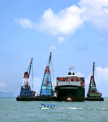 Fototapeta premium Loading containers on a ship at sea