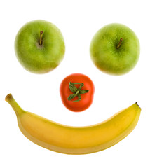 Smily aus Obst mit Apfel Banane und Tomate