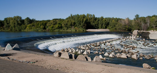 The dam, a waterfall in Perekopnom, Saratov region
