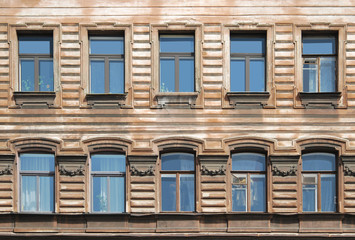 Fototapeta na wymiar Old City Windows