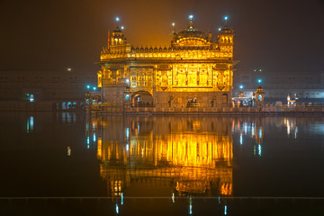 Fototapeta na wymiar Golden Temple in Amritsar, Punjab, India.