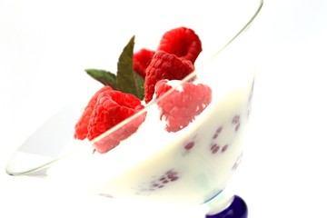 fresh fruit yogurt with raspberry