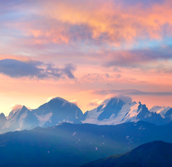 Fototapeta na wymiar Zachód słońca w górach