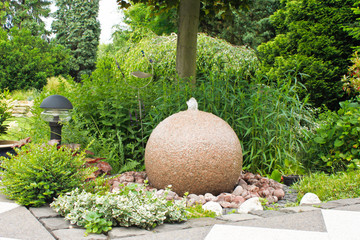 Sprudelbrunnen im Garten