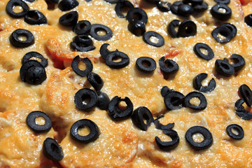 Pizza with olive and cheese