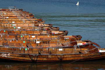Rowing boats tied o the jetty