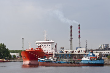 Ship bunkering