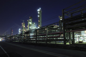 Fototapeta na wymiar industrial night view