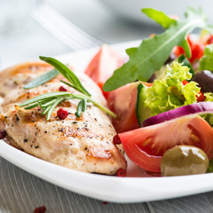 Grilled chicken fillet with vegtable salad