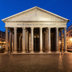 Fototapeta premium Pantheon at night in Rome - Italy