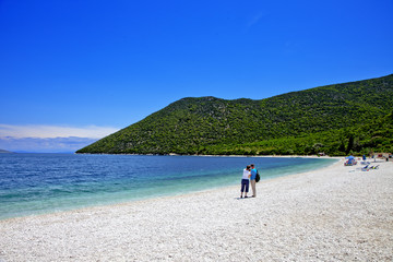 grèce; ioniennes, kefalonia : plage d'antisamos