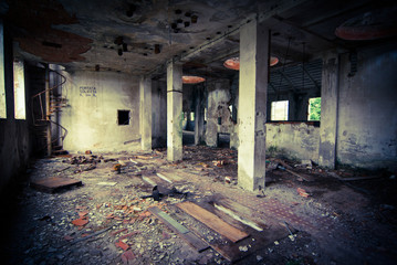 Fototapeta na wymiar opuszczony budynek przemysłowy