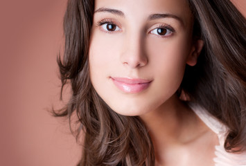 Naklejka premium beautiful brunette