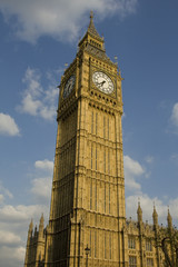 Fototapeta na wymiar Big Ben clock tower with cloudy sky background
