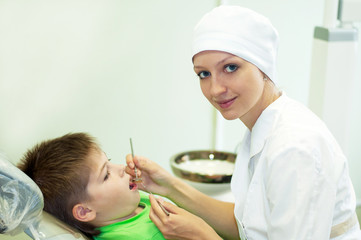 Kids dentist heals a boy