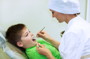 Kids dentist heals a boy