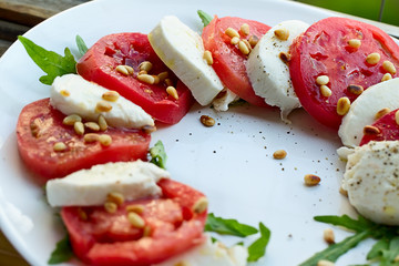 Salad with mozzarella