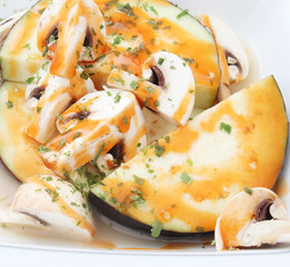 Auberginen und Pilze