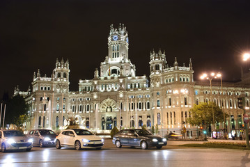 Fototapeta na wymiar Palacio de Cibeles w nocy, Madryt, Hiszpania