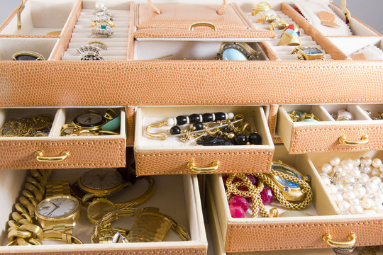 Jewelry, gold, necklaces, rings, bracelets, watch, wealth