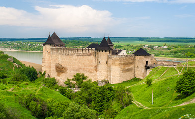 Fototapeta na wymiar Khotyn Zamek na Dniestru rzeki. Ukraina