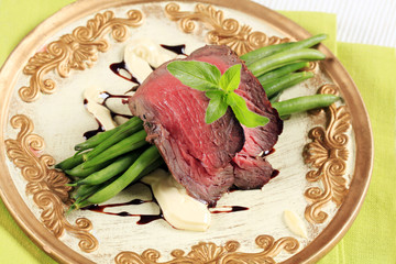 Roast beef and string beans