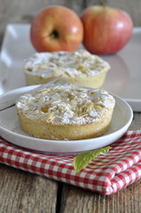 Frische Apfeltörtchen mit Mandeln