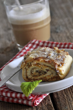 Milchkaffee mit Nussbobbes