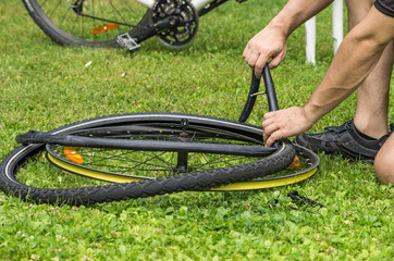 Fototapeta na wymiar Uszkodzona rura rower