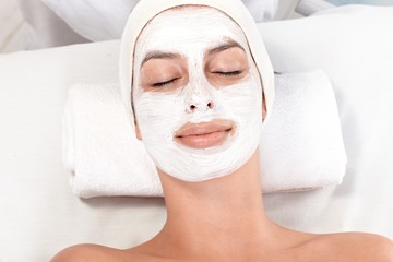 Beauty treatment with facial mask