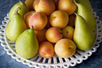 albicocche e pere - apricot and pear