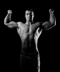 Fototapeta na wymiar Bodybuilder showing his muscles