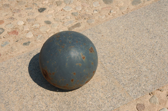 la guerra degli antenati e la palla di cannone