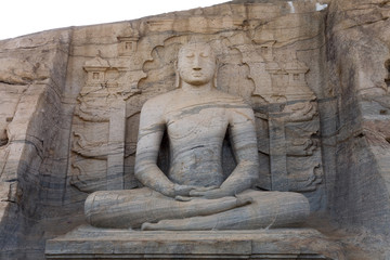 Fototapeta na wymiar Starożytna Posiedzenie Buddha image, Gal Vihara, Polonnaruwa, Sri Lanka